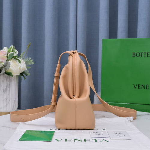 Bottega Veneta Point Medium Bag