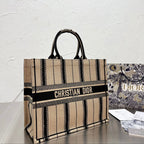 Woman Dior handbag