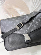 Louis Vuitton Messengerama Bag