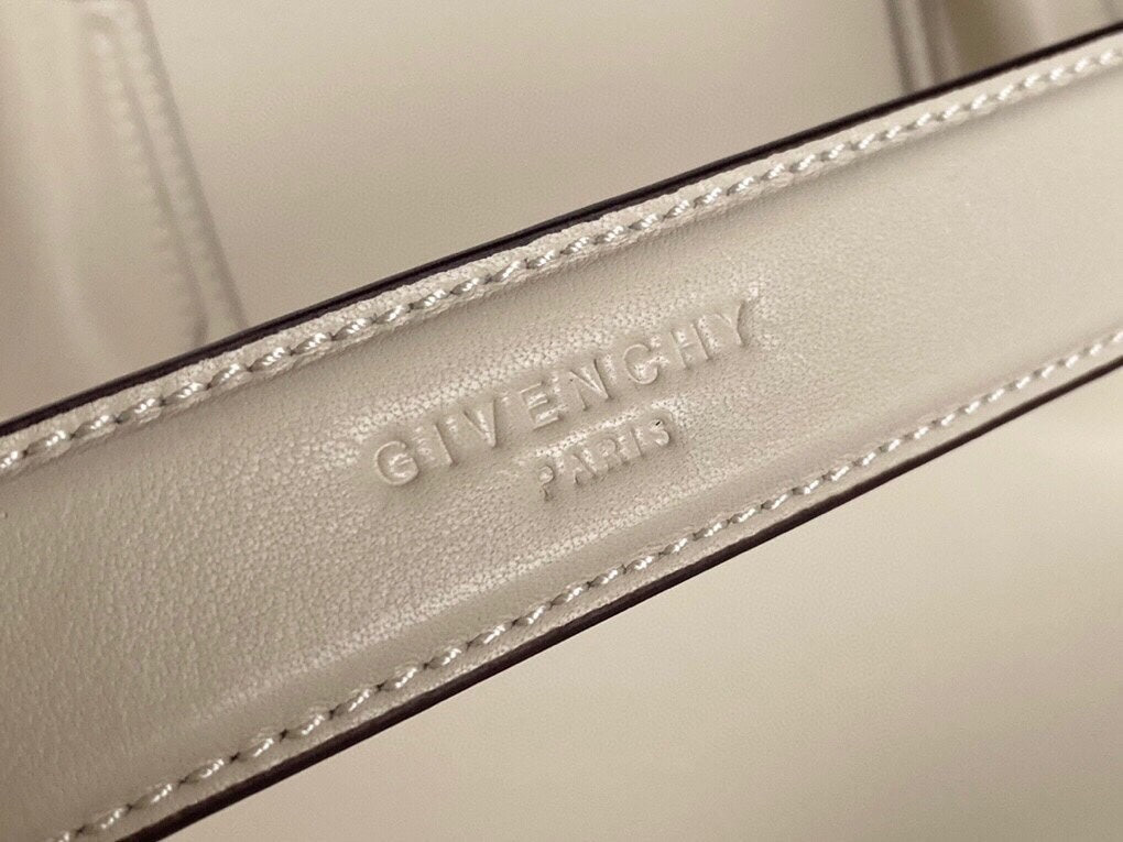 Givenchy Medium Antigona Soft Bag In Smooth Leather