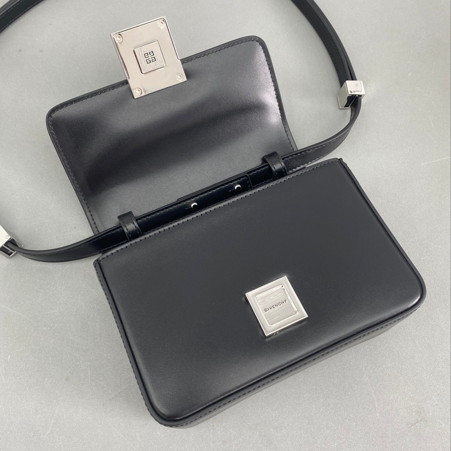 Givenchy Medium 4G Bag In box Leather