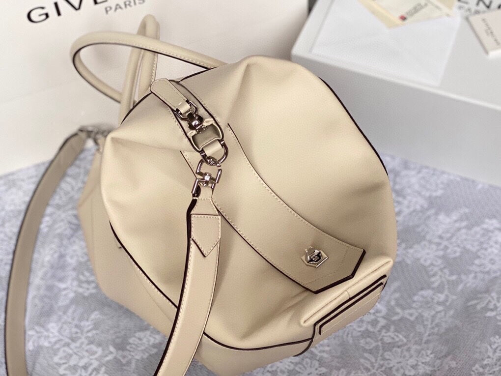 Givenchy Medium Antigona Soft Bag In Smooth Leather