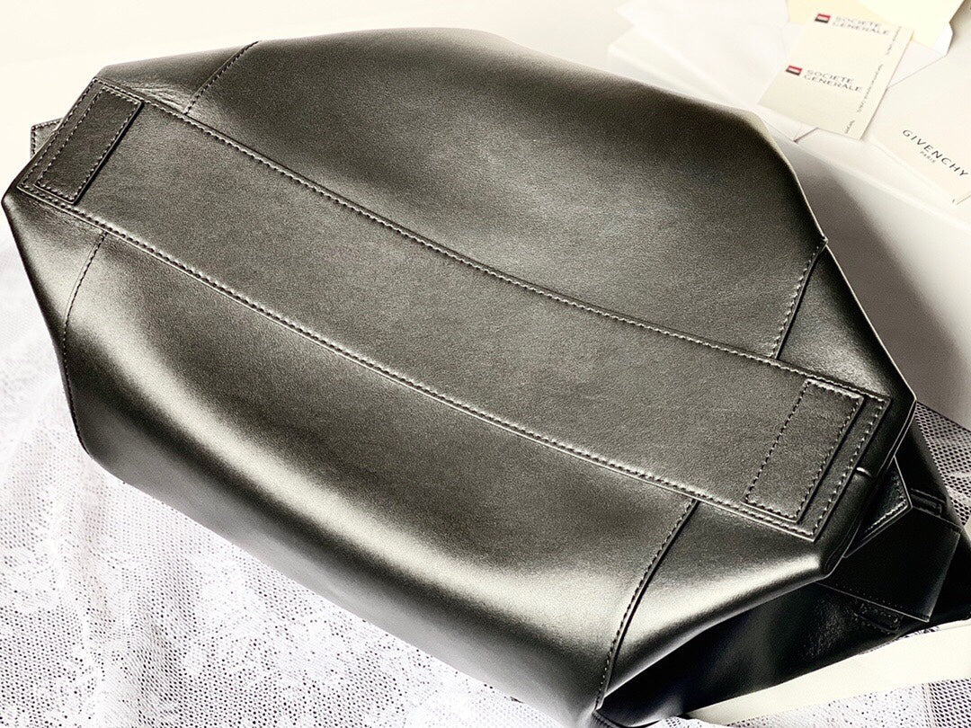 Givenchy Medium Antigona Soft Bag In Smooth Leather