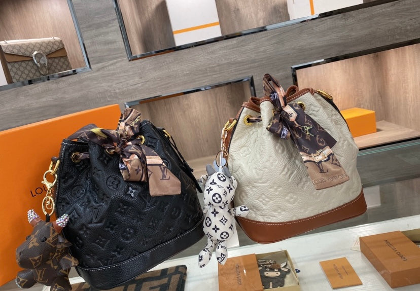 LV woman handbag