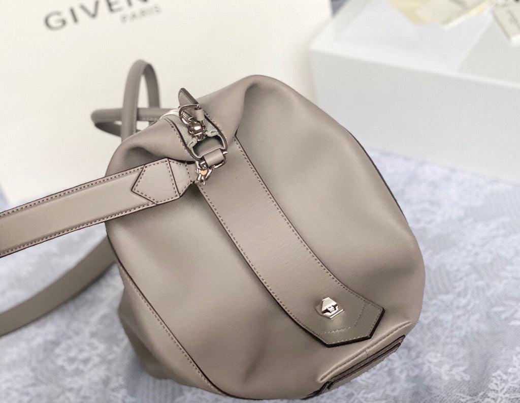 Givenchy Medium Antigona Soft Bag In Smooth Leather