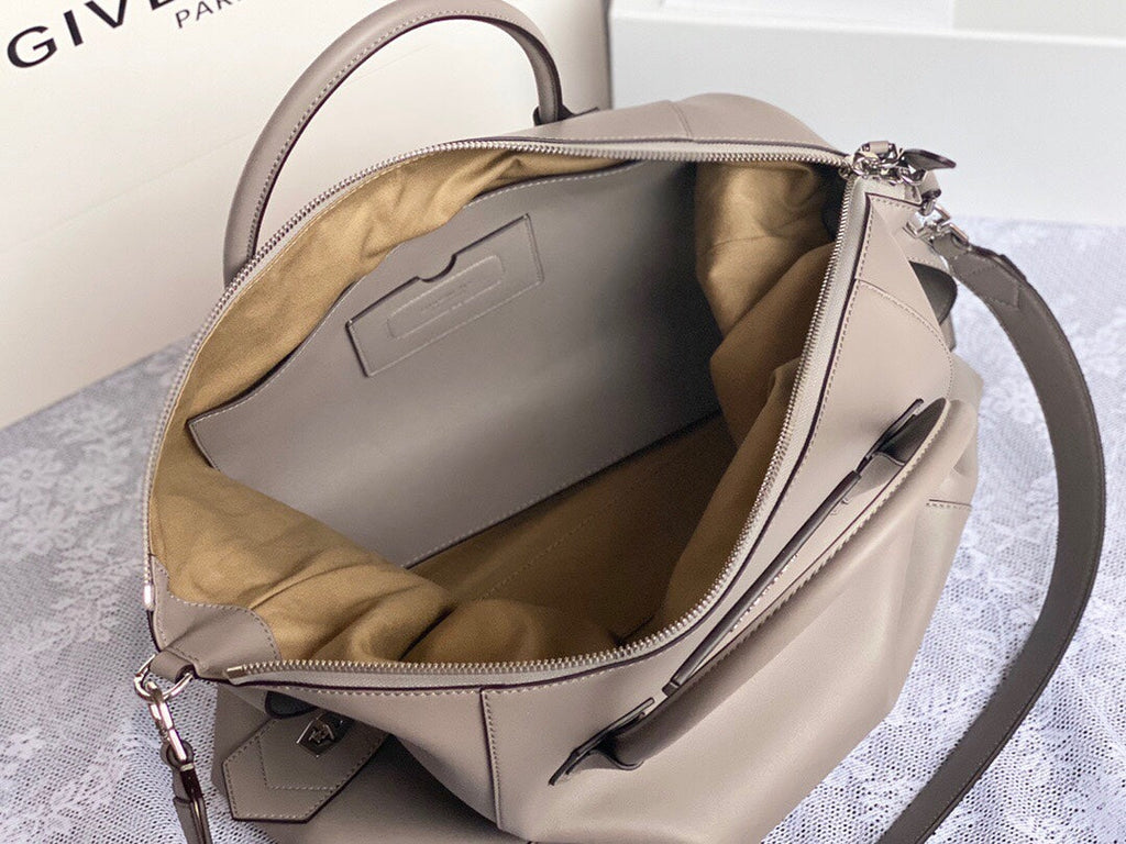 Givenchy Medium Antigona Soft Bag In Smooth Leather