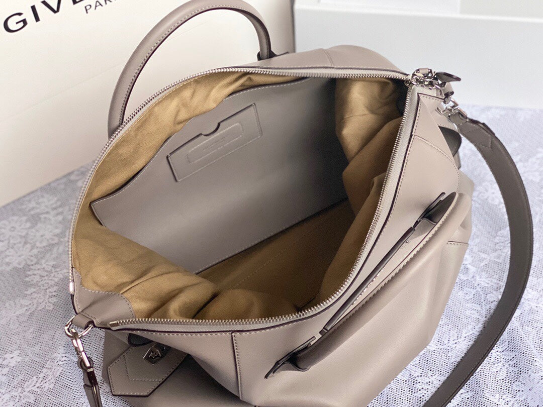 Givenchy Medium Antigona Soft Bag In Smooth Leather