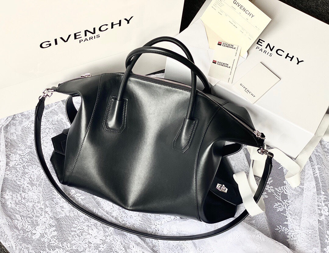 Givenchy Medium Antigona Soft Bag In Smooth Leather