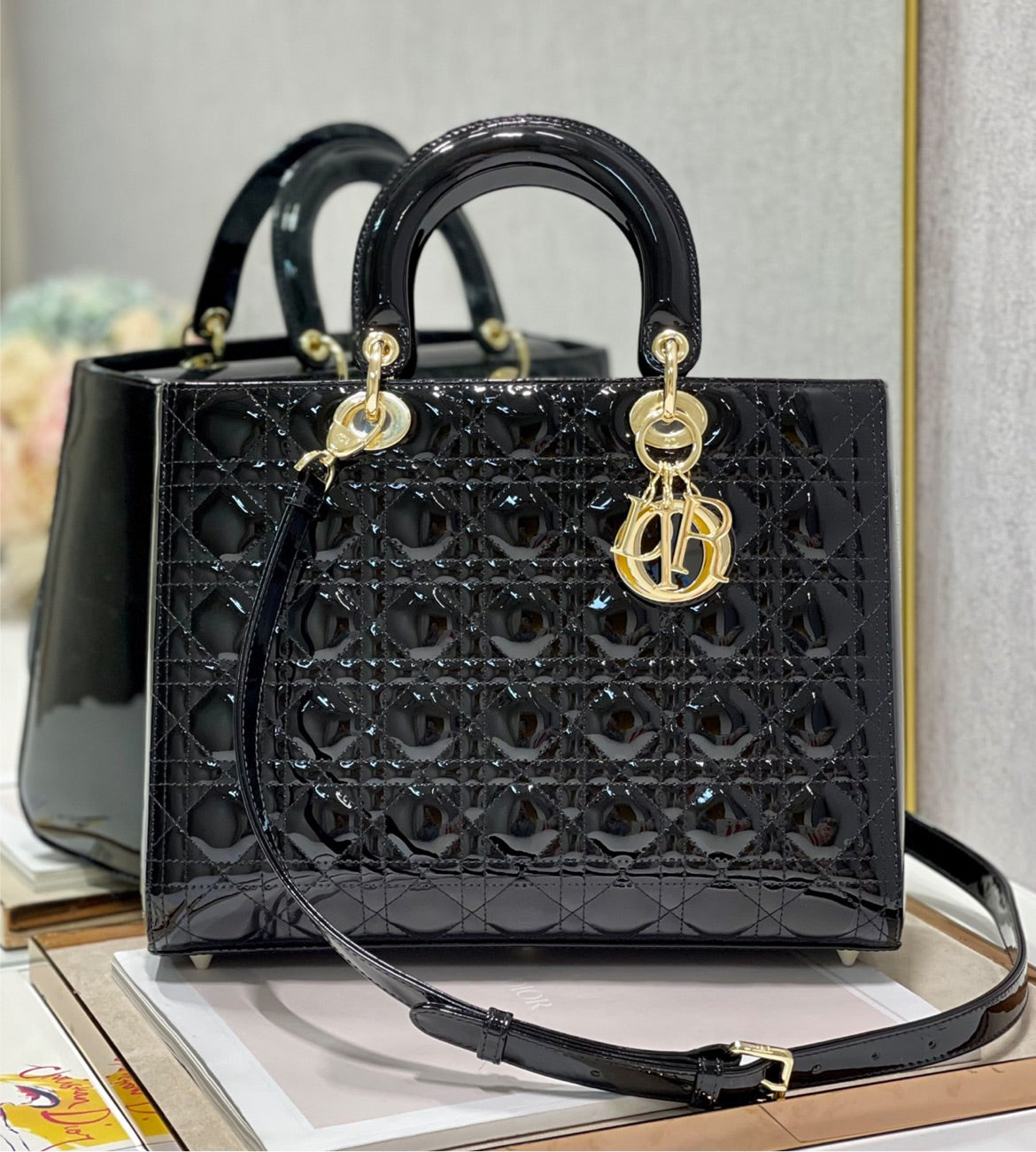 Dior woman shoulder handbag