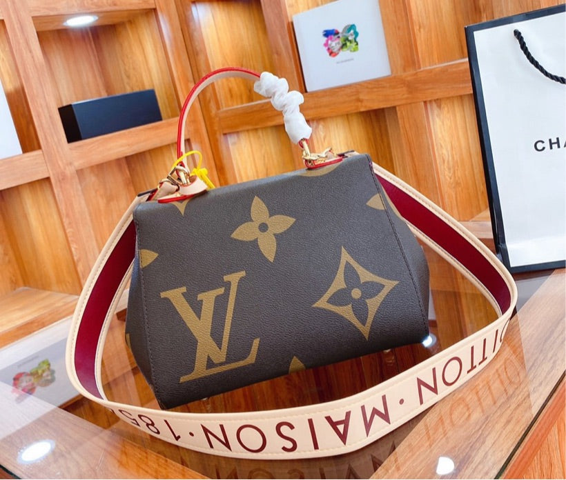 New Leather Brown Louis Vuitton handbag