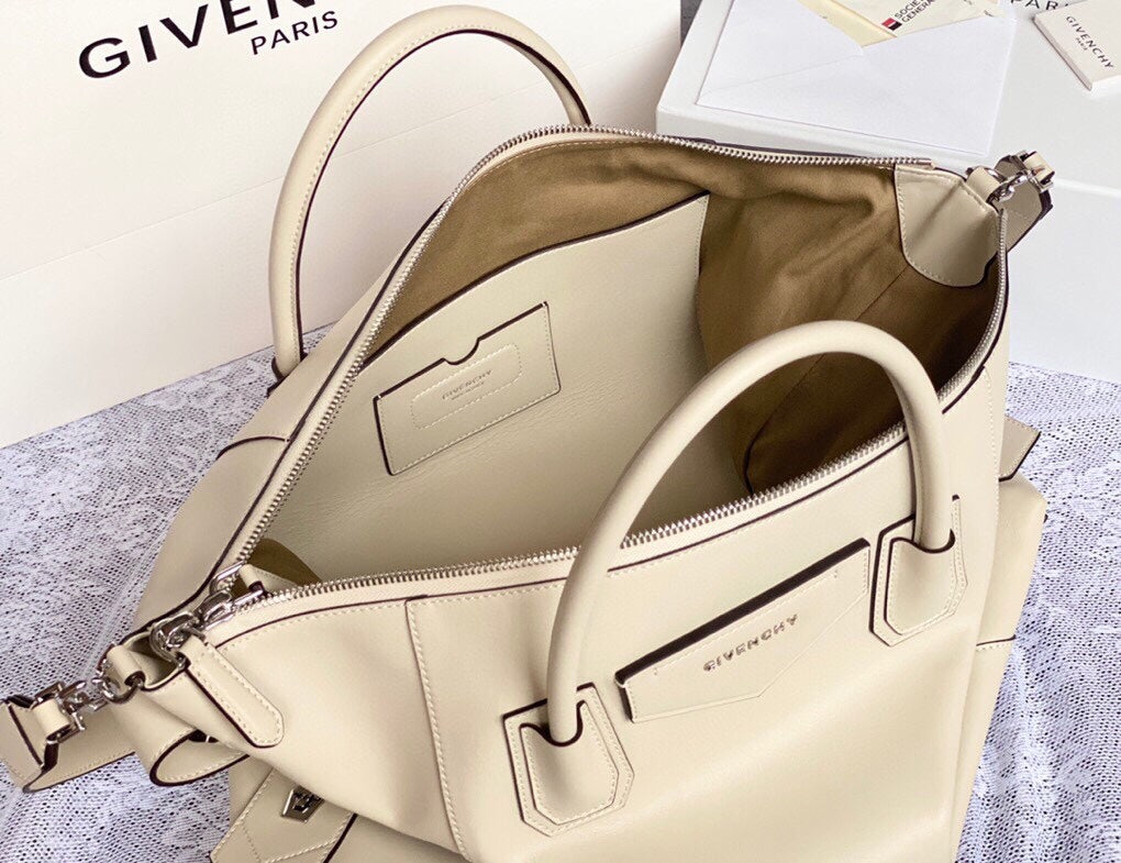 Givenchy Medium Antigona Soft Bag In Smooth Leather