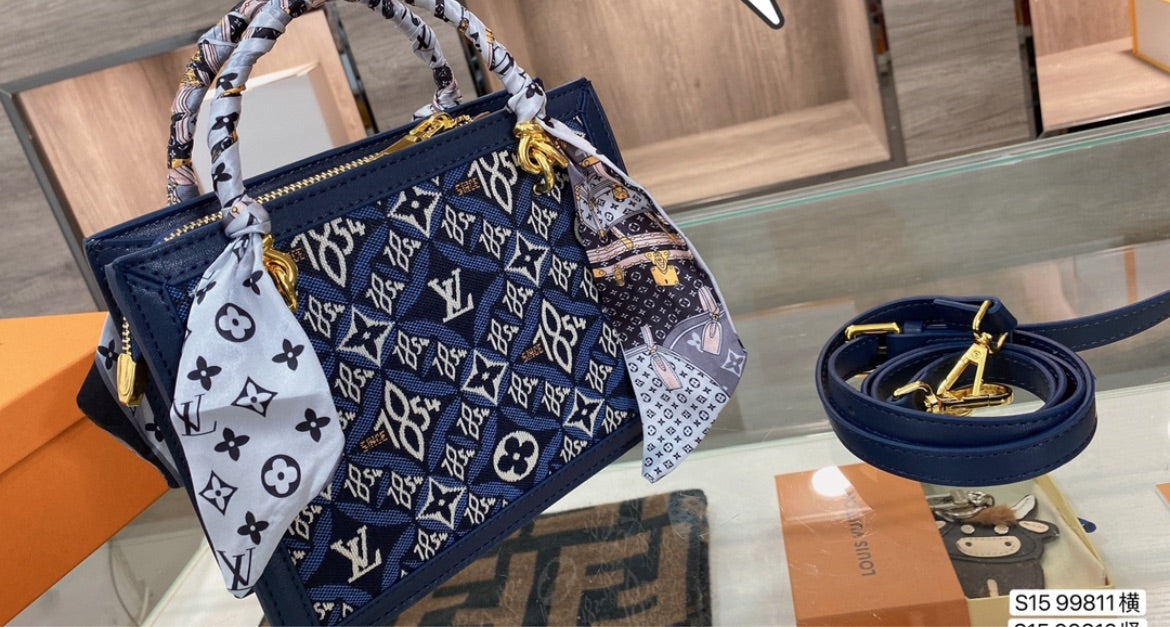 New woman LV handbag 2 sizes