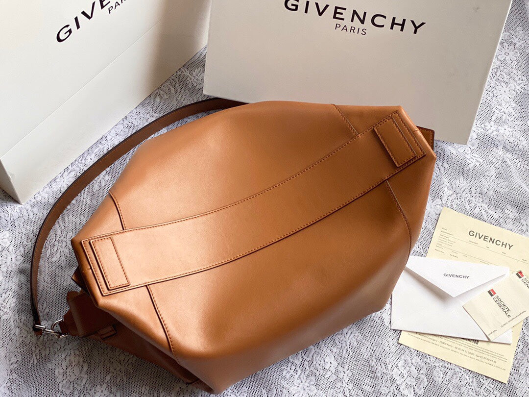 Givenchy Medium Antigona Soft Bag In Smooth Leather