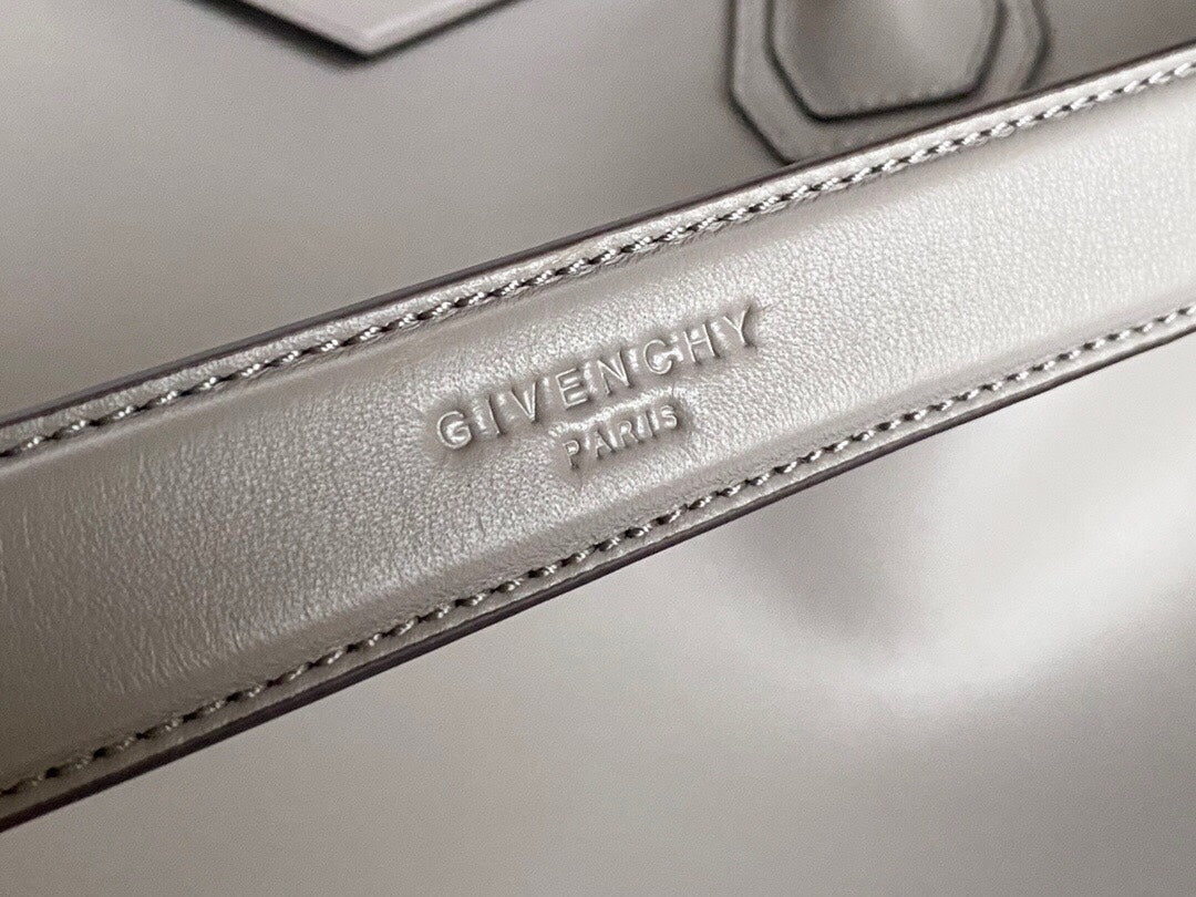 Givenchy Medium Antigona Soft Bag In Smooth Leather