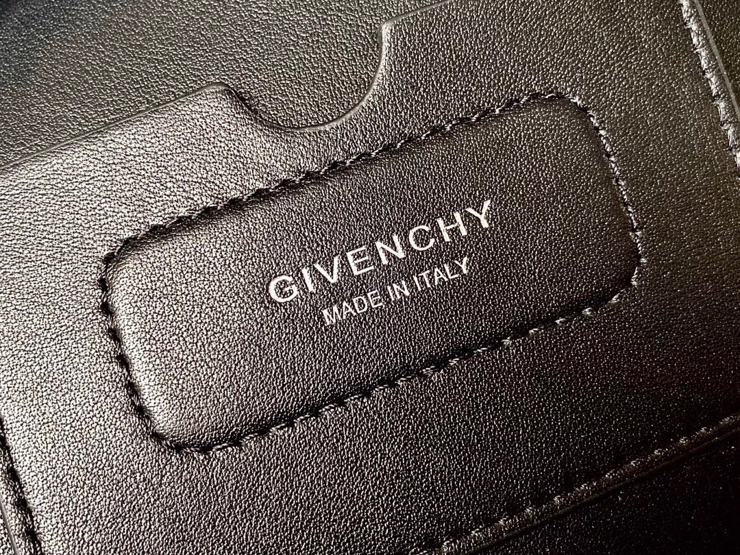 Givenchy Medium Antigona Soft Bag In Smooth Leather