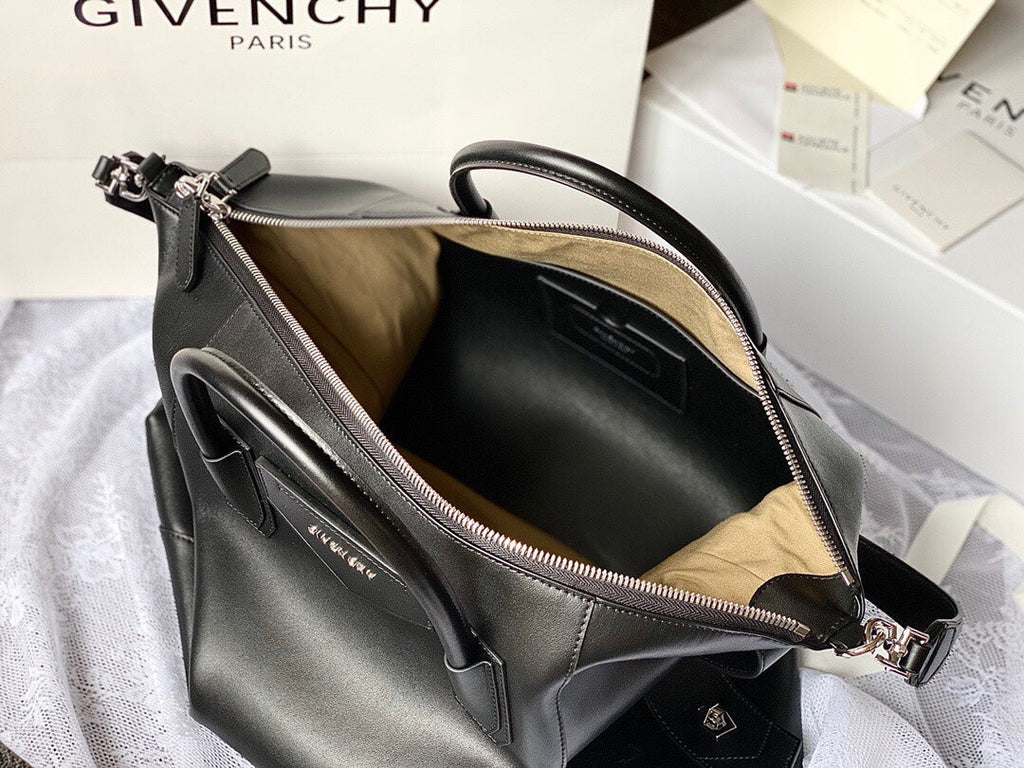 Givenchy Medium Antigona Soft Bag In Smooth Leather