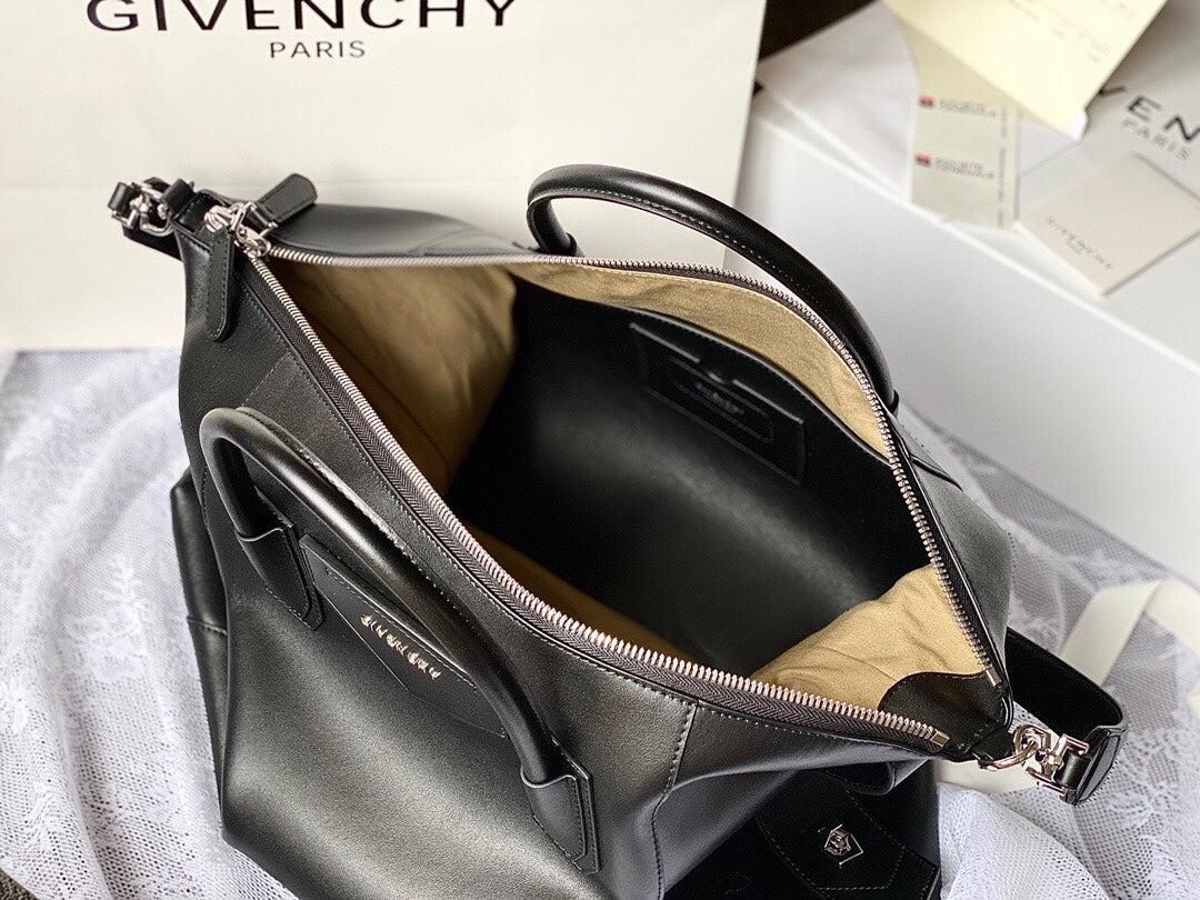 Givenchy Medium Antigona Soft Bag In Smooth Leather