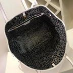 Louis Vuitton Neverfull MM Bag