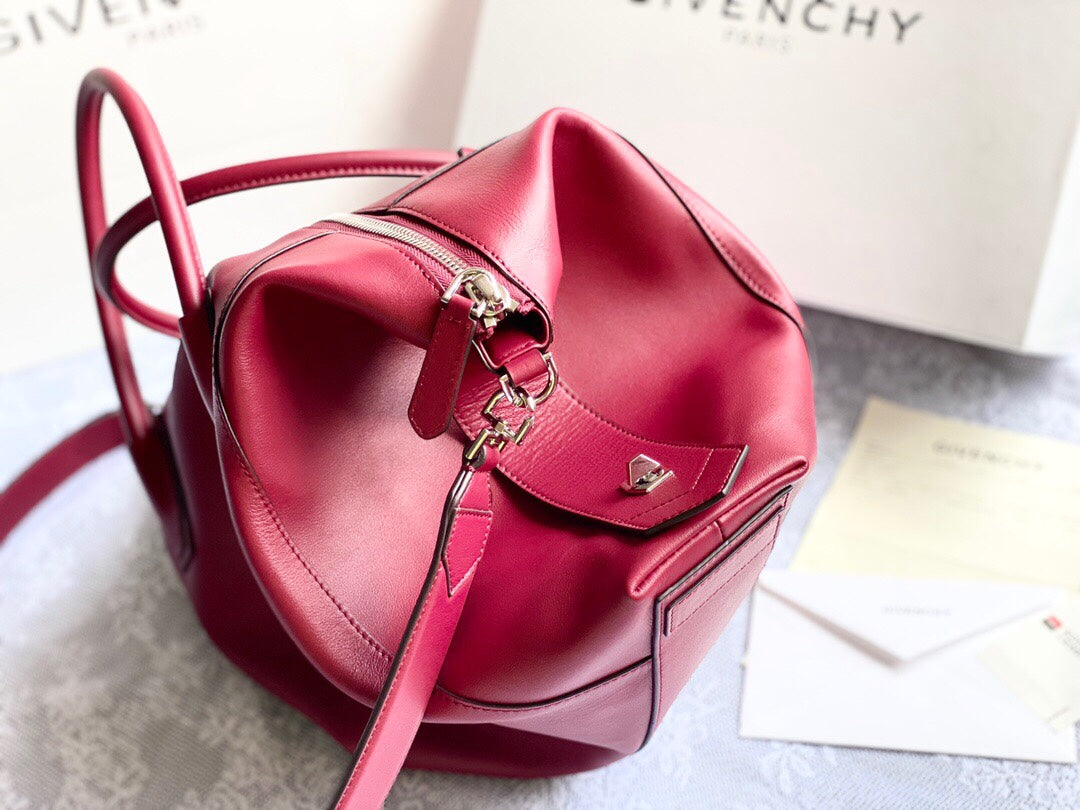 Givenchy Medium Antigona Soft Bag In Smooth Leather