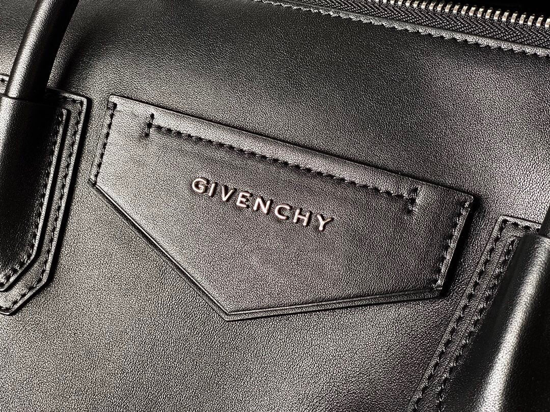 Givenchy Medium Antigona Soft Bag In Smooth Leather