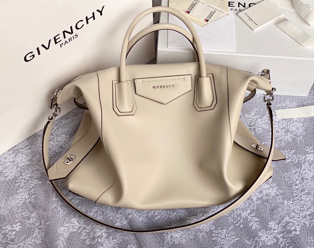 Givenchy Medium Antigona Soft Bag In Smooth Leather