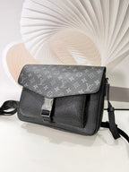Louis Vuitton Messengerama Bag
