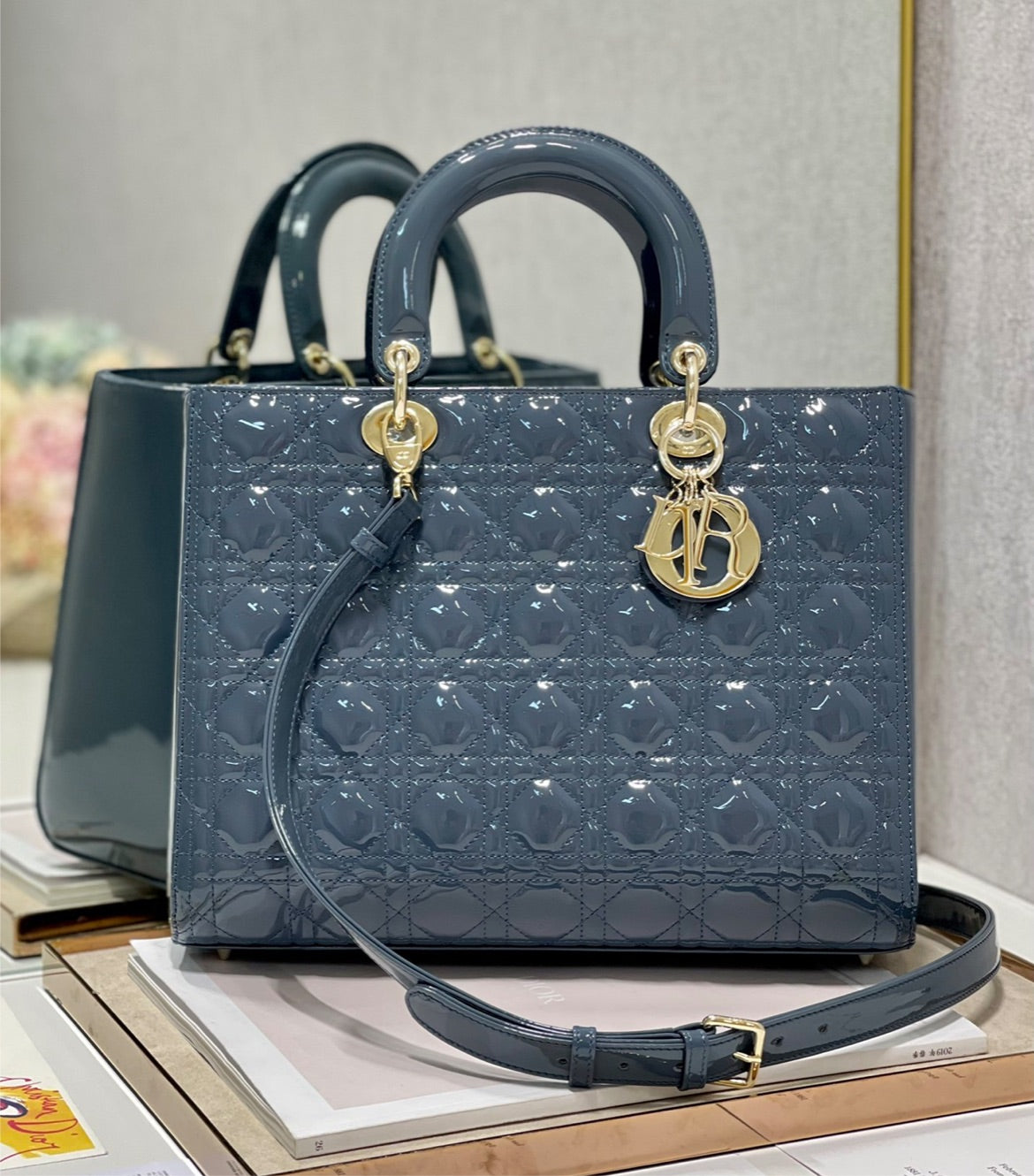 Dior woman shoulder handbag