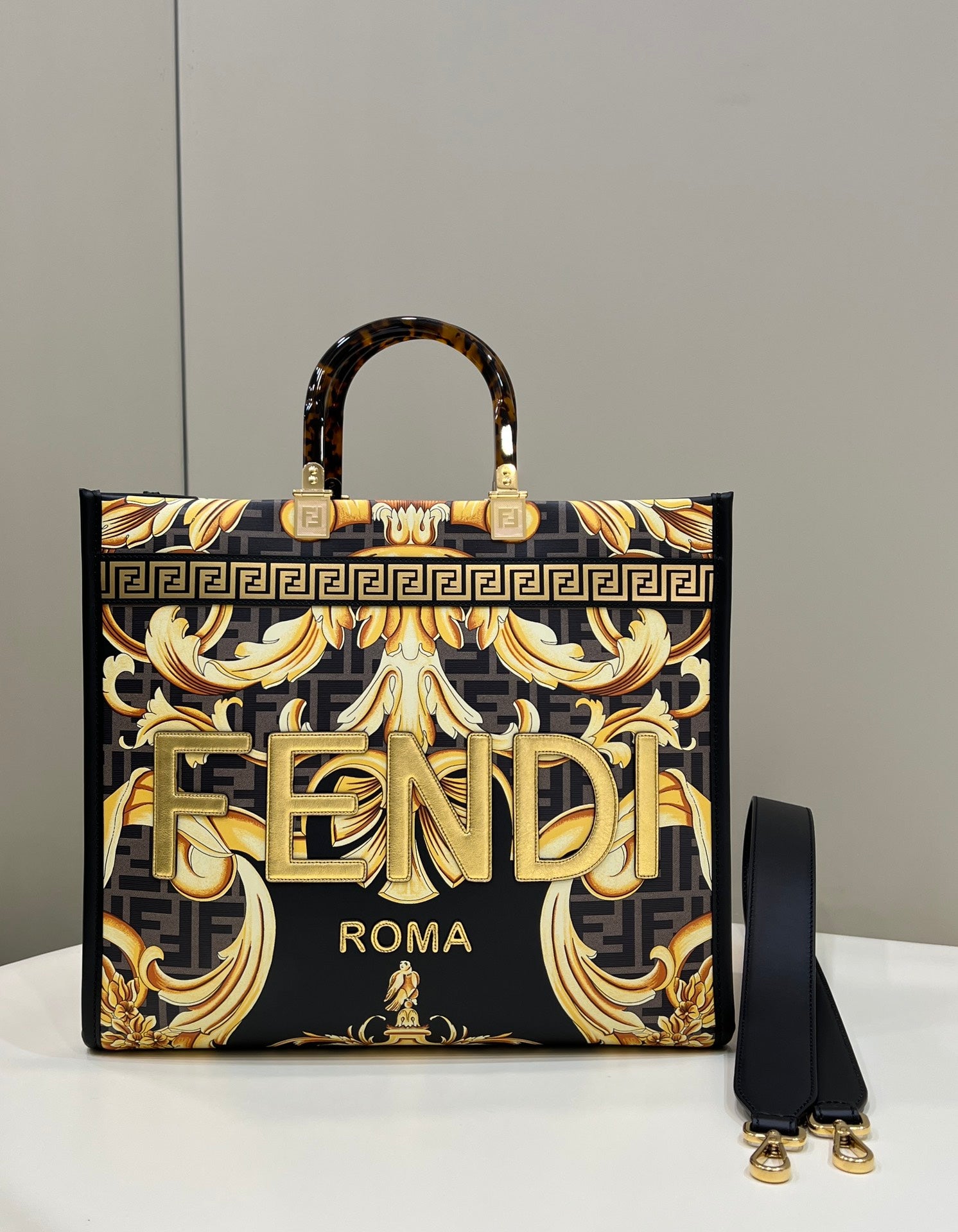Fendi Sunshine Shopper Meduim Bag