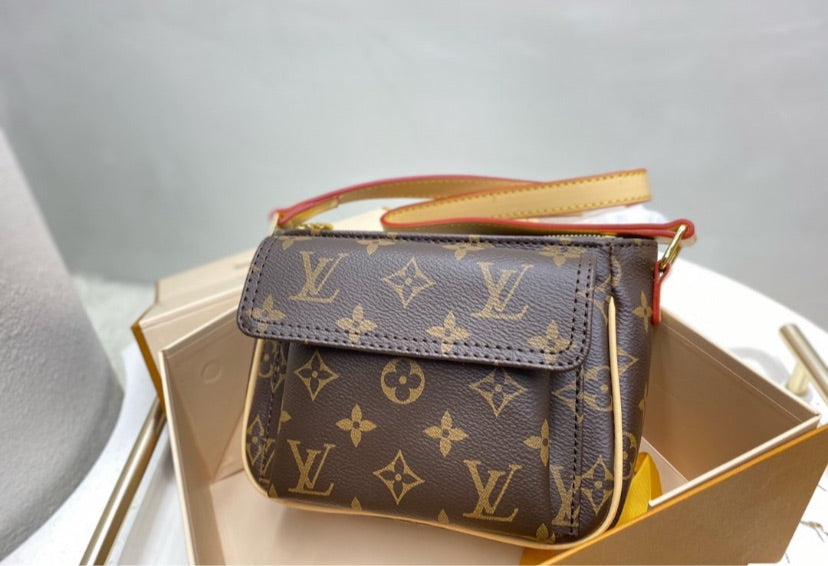 SALE 🚨LV crossbody everyday wear