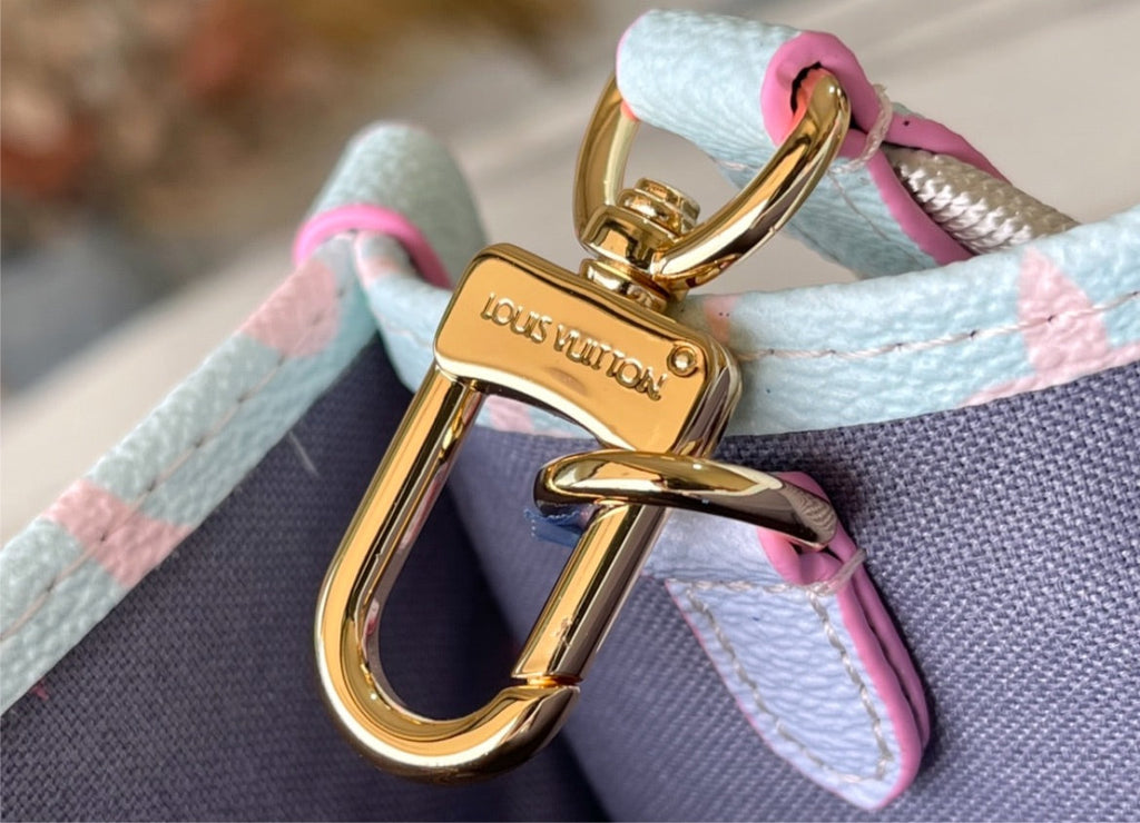 New woman LV handbag