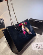 Large Leather Chanel woman handbag