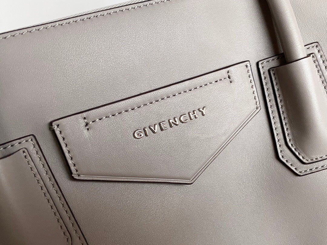 Givenchy Medium Antigona Soft Bag In Smooth Leather