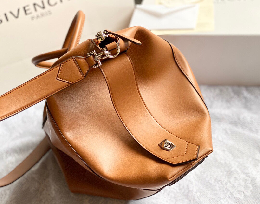 Givenchy Medium Antigona Soft Bag In Smooth Leather