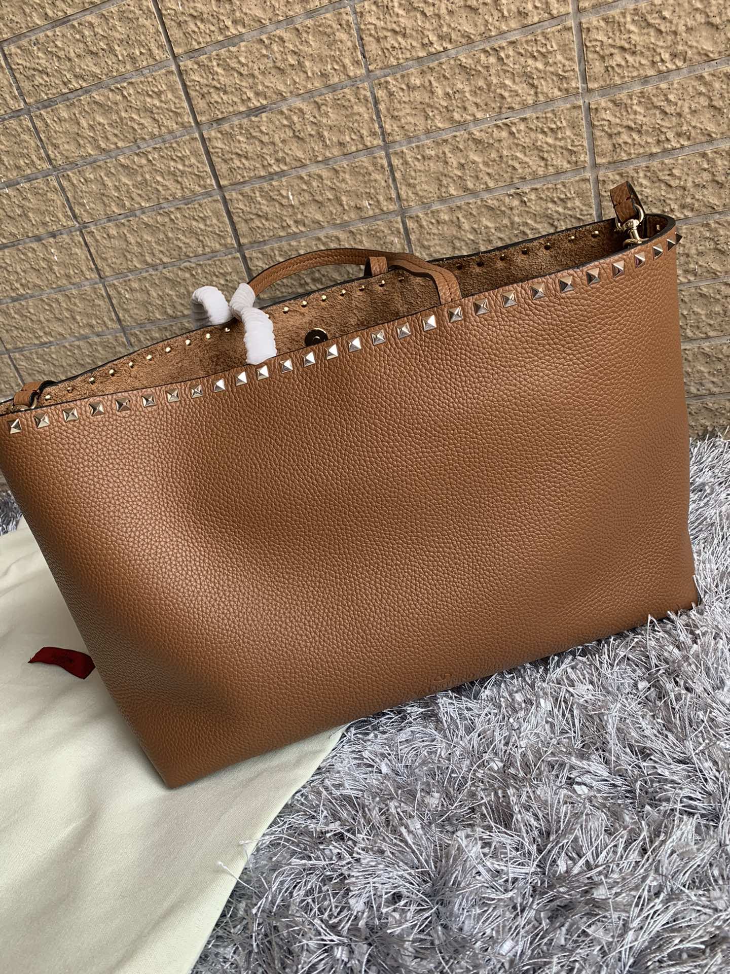 Valentino Garavani Rockstud Calfskin Grainy Tote Bag