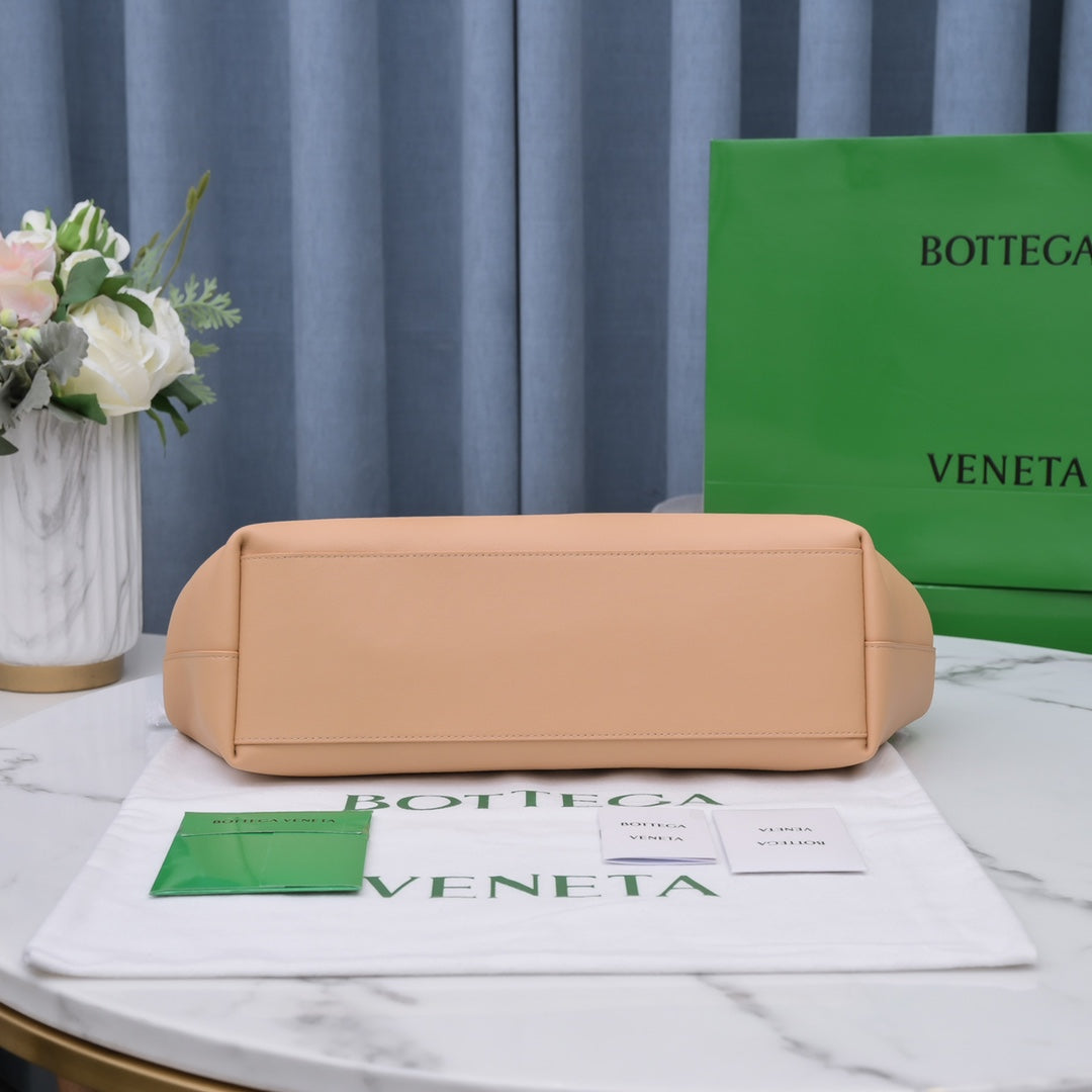 Bottega Veneta Point Medium Bag